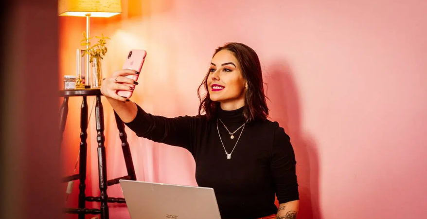 Influenciadores digitais e seu impacto nas decis&otilde;es de consumo