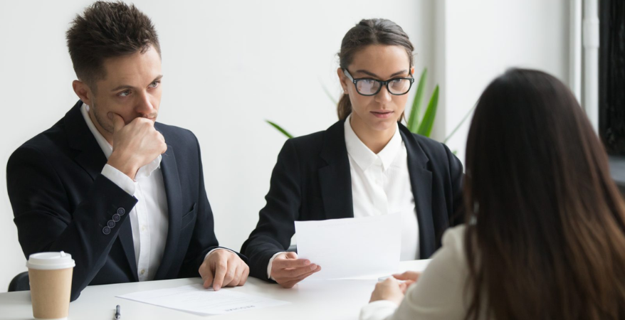 Confira os principais erros numa entrevista de emprego online